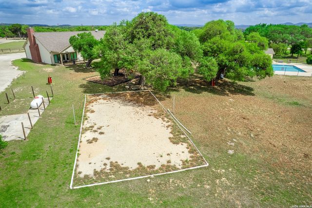 528 Private Rd 1516, Bandera, TX 78003
