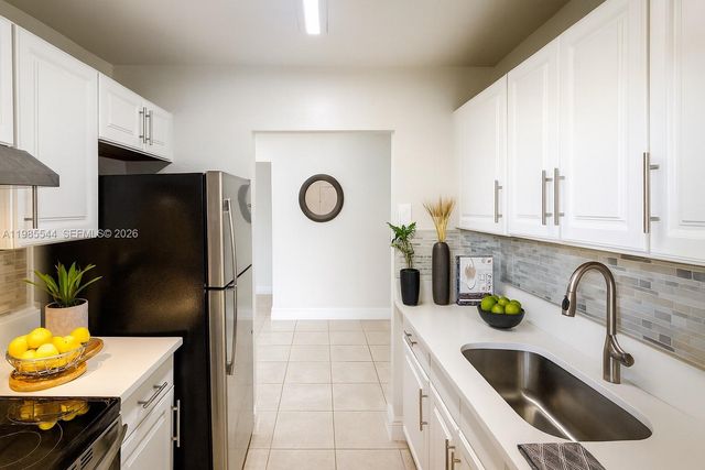 400 NE 1st St 105, Hallandale Beach, FL 33009