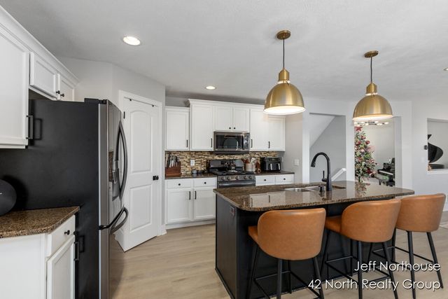 1001 Cobblestone Way Drive SE, Byron Center, MI 49315