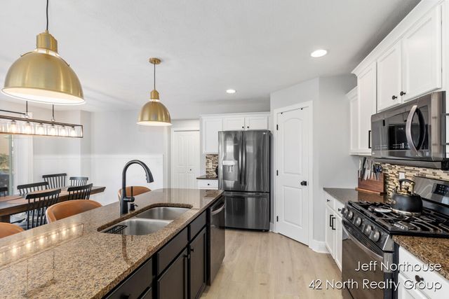 1001 Cobblestone Way Drive SE, Byron Center, MI 49315