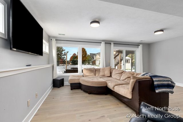 1001 Cobblestone Way Drive SE, Byron Center, MI 49315