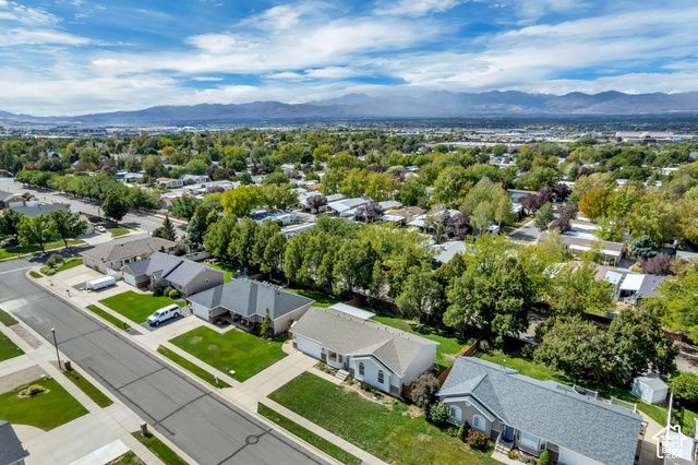 11250 S CRESCENT VISTA LN, Sandy, UT 84070