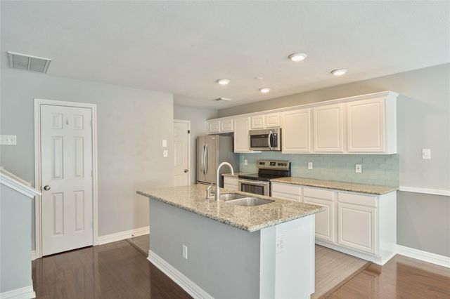 39 N Walden Elms Circle, The Woodlands, TX 77382