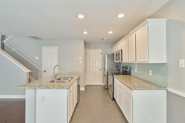 39 N Walden Elms Circle, The Woodlands, TX 77382