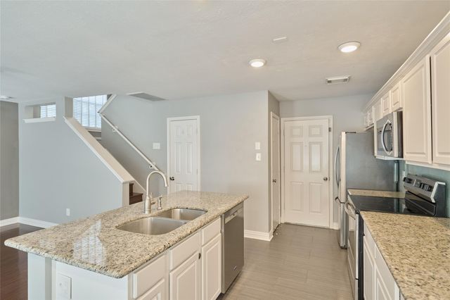 39 N Walden Elms Circle, The Woodlands, TX 77382