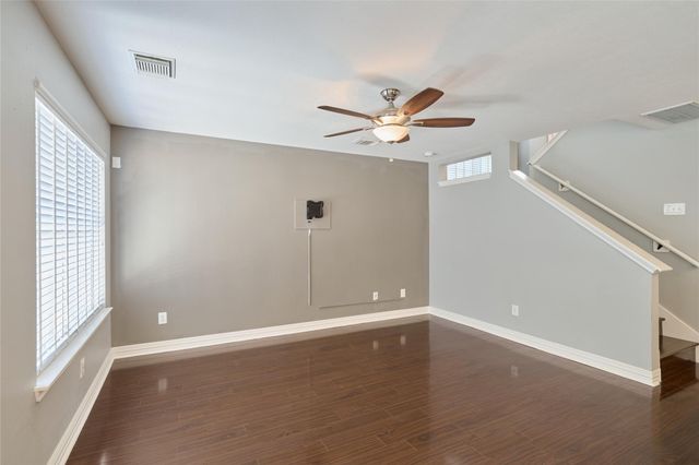 39 N Walden Elms Circle, The Woodlands, TX 77382