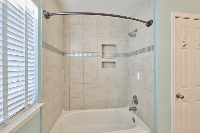 39 N Walden Elms Circle, The Woodlands, TX 77382