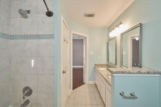 39 N Walden Elms Circle, The Woodlands, TX 77382