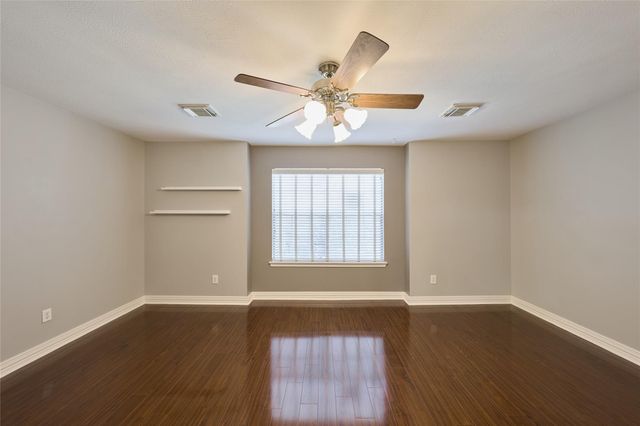 39 N Walden Elms Circle, The Woodlands, TX 77382