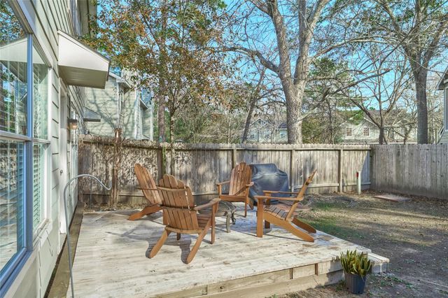 39 N Walden Elms Circle, The Woodlands, TX 77382