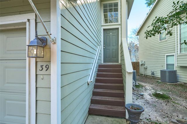 39 N Walden Elms Circle, The Woodlands, TX 77382