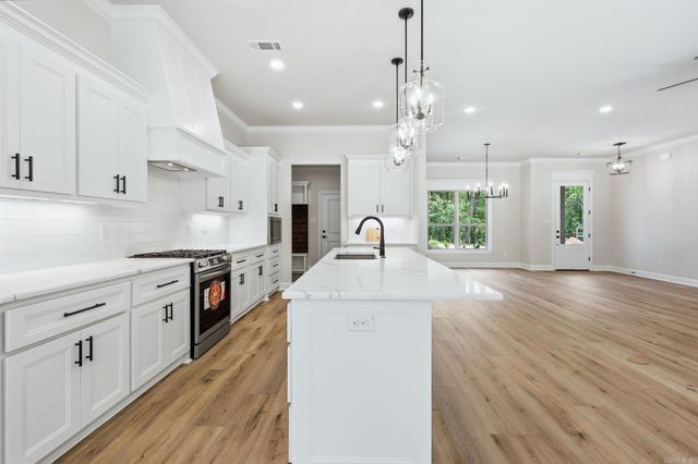 18 Tolosa Way, Hot Springs Village, AR 71909