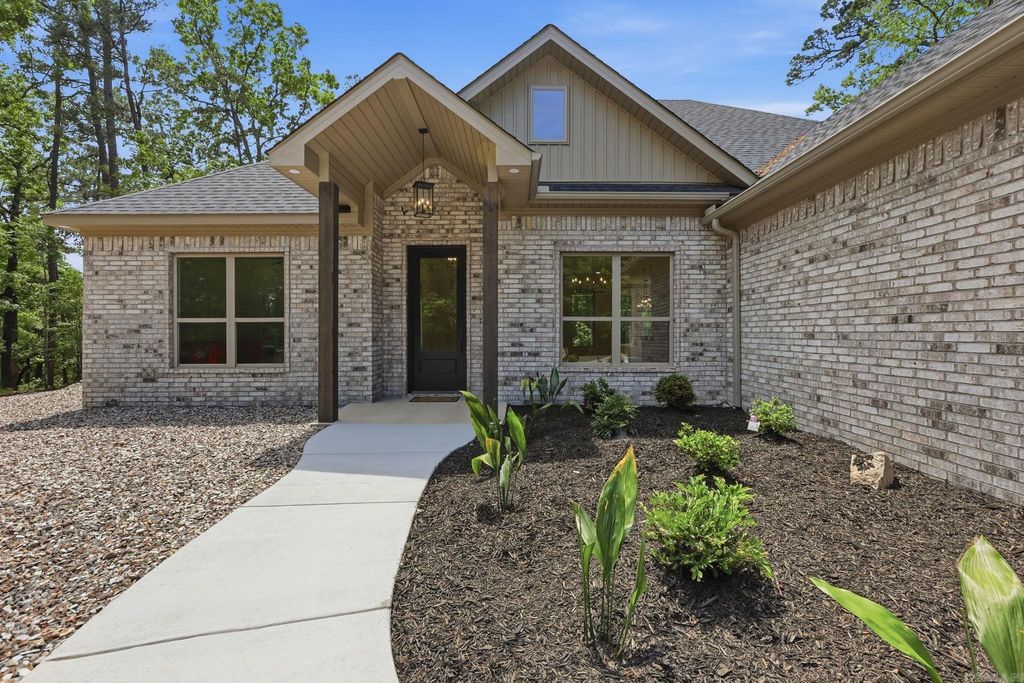 18 Tolosa Way, Hot Springs Village, AR 71909