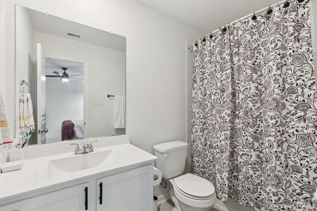 415 Green Meadows Drive, West Columbia, TX 77486