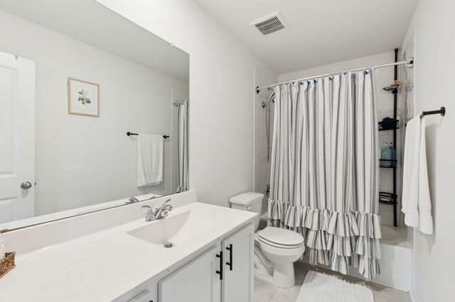 415 Green Meadows Drive, West Columbia, TX 77486