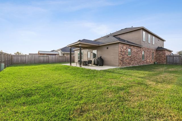 415 Green Meadows Drive, West Columbia, TX 77486
