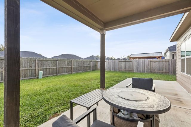 415 Green Meadows Drive, West Columbia, TX 77486