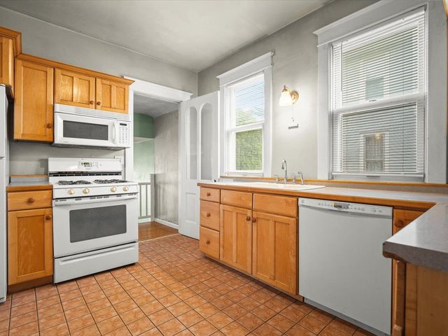 1810 Oxford Street, Rockford, IL 61103