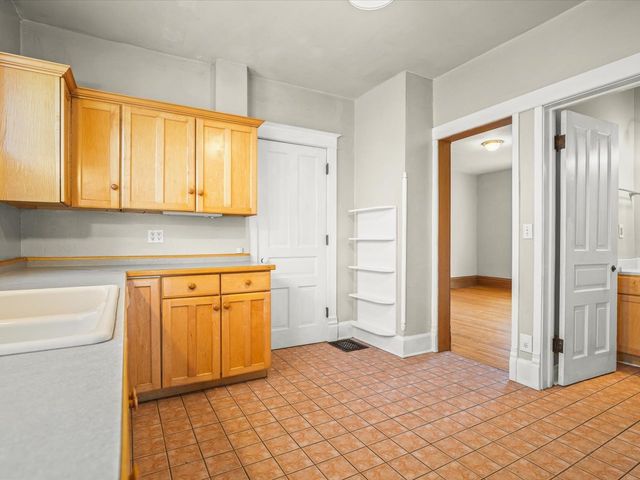 1810 Oxford Street, Rockford, IL 61103