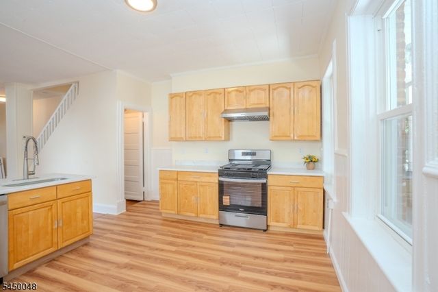 55 Thompson St, Raritan Boro, NJ 08869