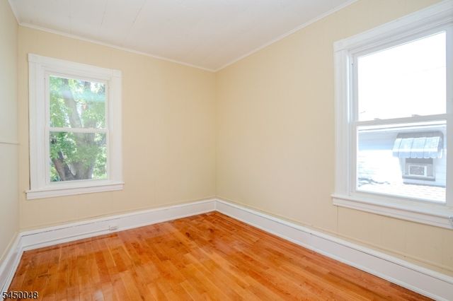 55 Thompson St, Raritan Boro, NJ 08869