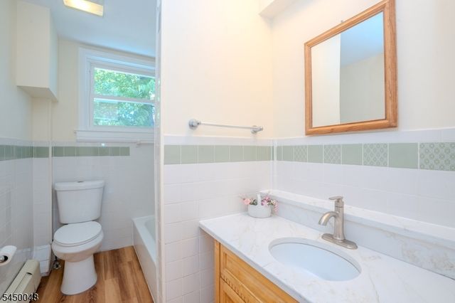55 Thompson St, Raritan Boro, NJ 08869