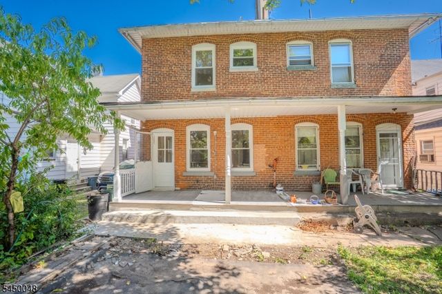 55 Thompson St, Raritan Boro, NJ 08869