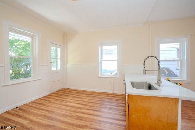 55 Thompson St, Raritan Boro, NJ 08869