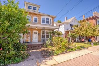 55 Thompson St, Raritan Boro, NJ 08869