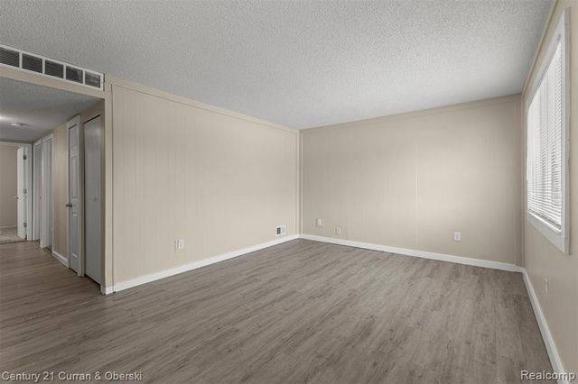 6516 Oak Street, Taylor, MI 48180