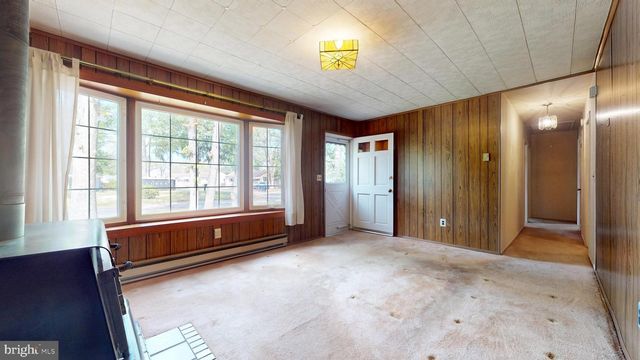 6386 MONMOUTH DR, Mays Landing, NJ 08330