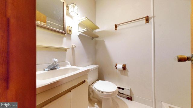 6386 MONMOUTH DR, Mays Landing, NJ 08330