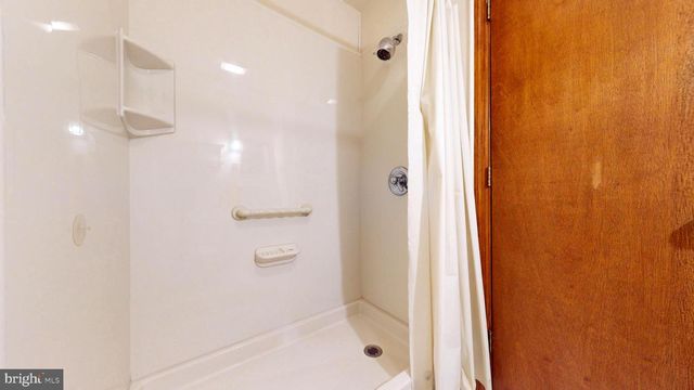 6386 MONMOUTH DR, Mays Landing, NJ 08330
