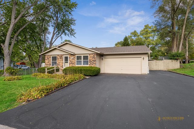 7418 N Oak Street, Wonder Lake, IL 60097