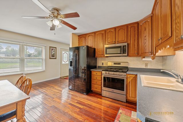 7418 N Oak Street, Wonder Lake, IL 60097