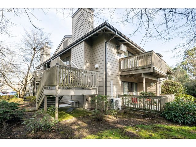 1927 LAKE ISLE Dr, Eugene, OR 97401