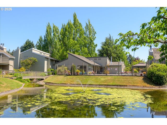 1927 LAKE ISLE Dr, Eugene, OR 97401