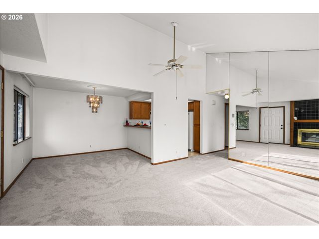 1927 LAKE ISLE Dr, Eugene, OR 97401