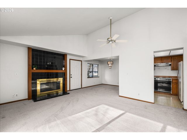 1927 LAKE ISLE Dr, Eugene, OR 97401