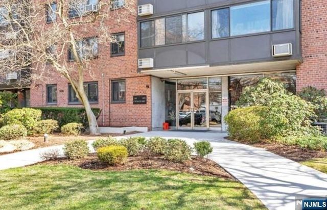 90 Prospect Avenue 10C, Hackensack, NJ 07601