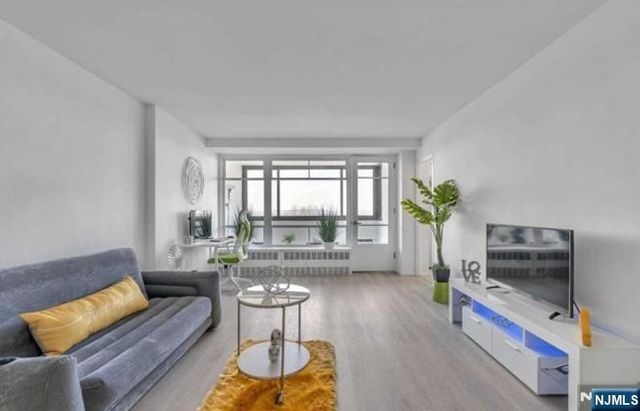 90 Prospect Avenue 10C, Hackensack, NJ 07601