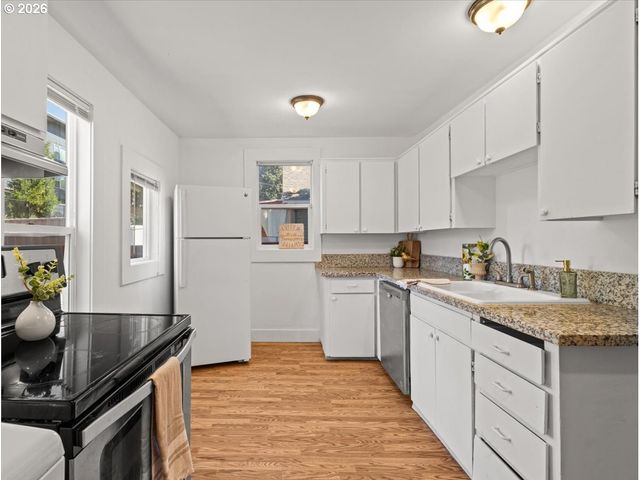 1108 W 14TH St, Vancouver, WA 98660