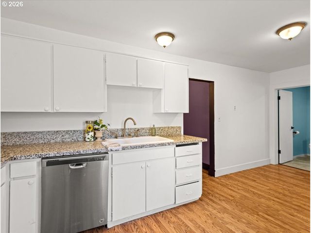 1108 W 14TH St, Vancouver, WA 98660