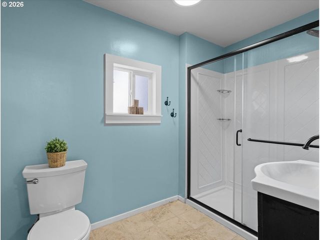 1108 W 14TH St, Vancouver, WA 98660