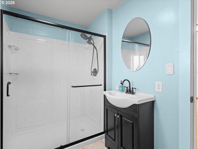 1108 W 14TH St, Vancouver, WA 98660