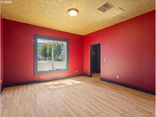 1108 W 14TH St, Vancouver, WA 98660