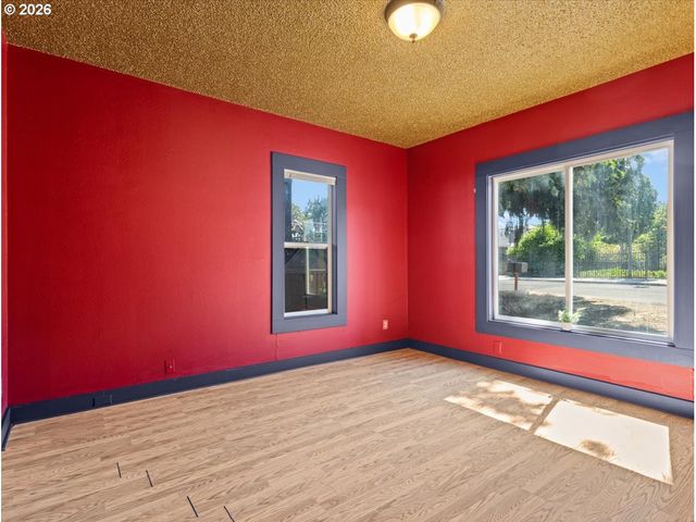 1108 W 14TH St, Vancouver, WA 98660