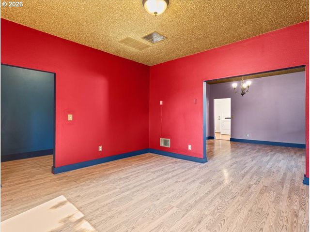 1108 W 14TH St, Vancouver, WA 98660