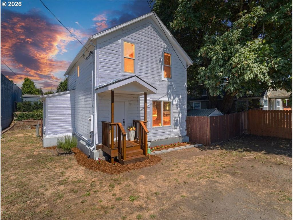 1108 W 14TH St, Vancouver, WA 98660