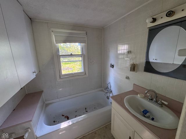 827 N Hawthorne Lane, Indianapolis, IN 46219